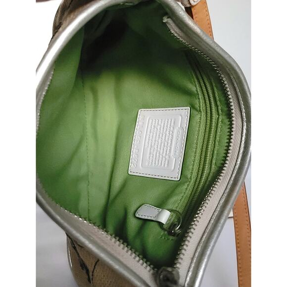 Coach(8672) 2005 Vintage Limited Edition Burlap Demi Bag - Picture 16 of 16